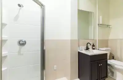 Bathroom?w=400&h=260&fit=crop&q=40&auto=format&trim=auto