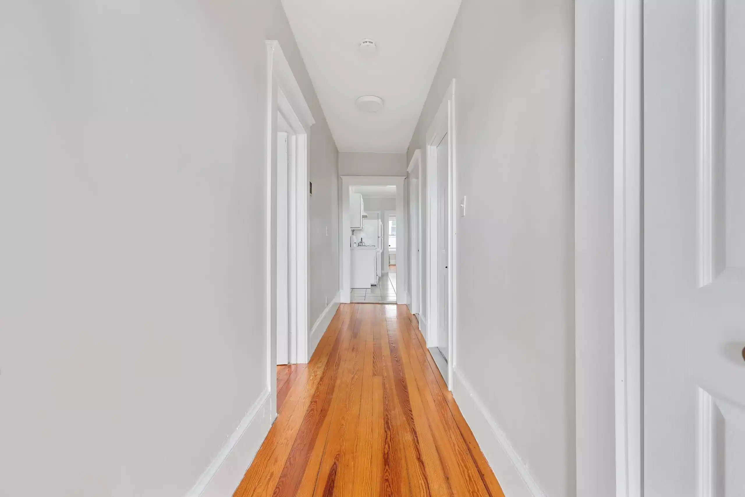 Bathroom?w=400&h=260&fit=crop&q=40&auto=format&trim=auto
