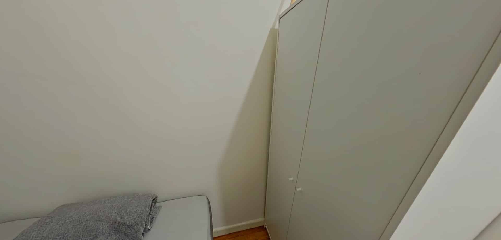 Room 5 - Bedroom?w=400&h=260&fit=crop&q=40&auto=format&trim=auto