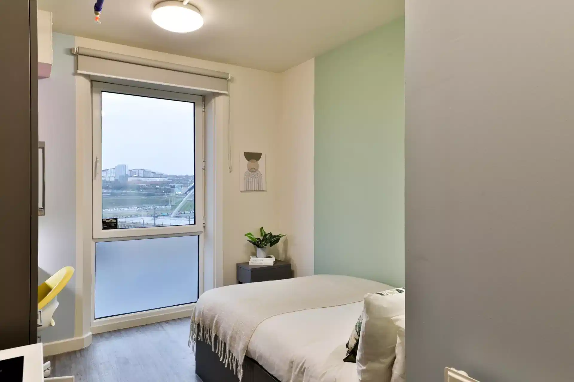 Common Area?w=400&h=260&fit=crop&q=40&auto=format&trim=auto
