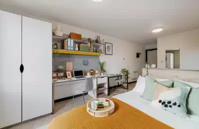 Common Area?w=400&h=260&fit=crop&q=40&auto=format&trim=auto