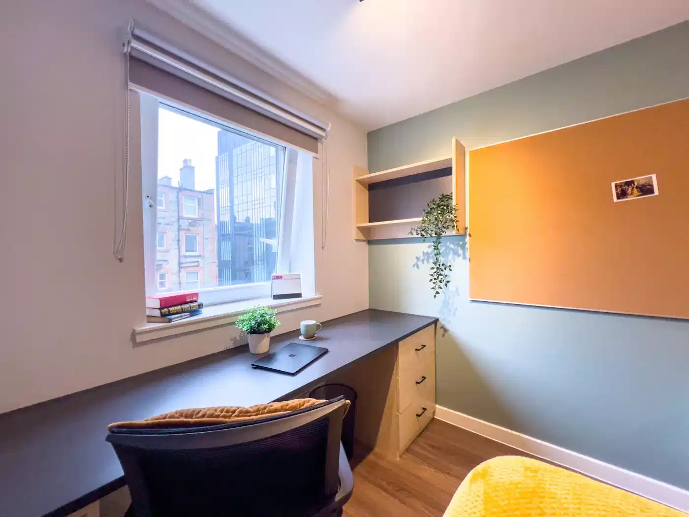 Amenities?w=400&h=260&fit=crop&q=40&auto=format&trim=auto