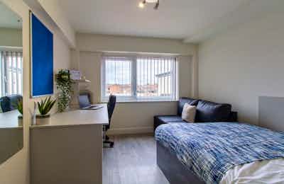 3-student-acccommodation-dover-street-apartments-classic-ensuite
