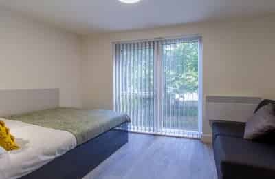 3-student-acccommodation-dover-street-apartments-classic-ensuite?w=400&h=260&fit=crop&q=40&auto=format&trim=auto