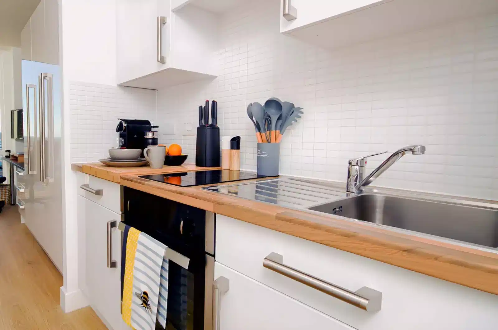 Amenities?w=400&h=260&fit=crop&q=40&auto=format&trim=auto