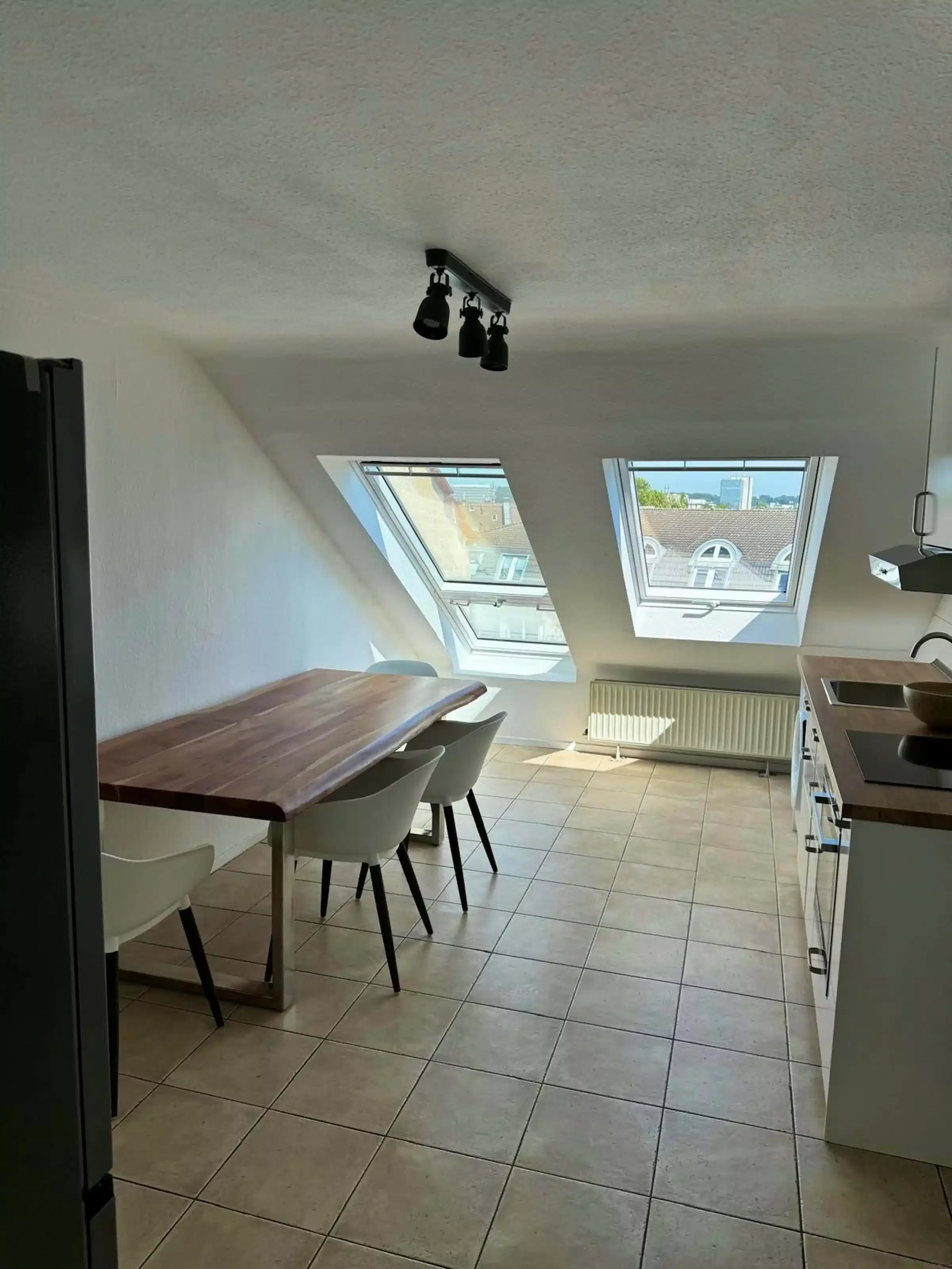 Kitchen?w=400&h=260&fit=crop&q=40&auto=format&trim=auto