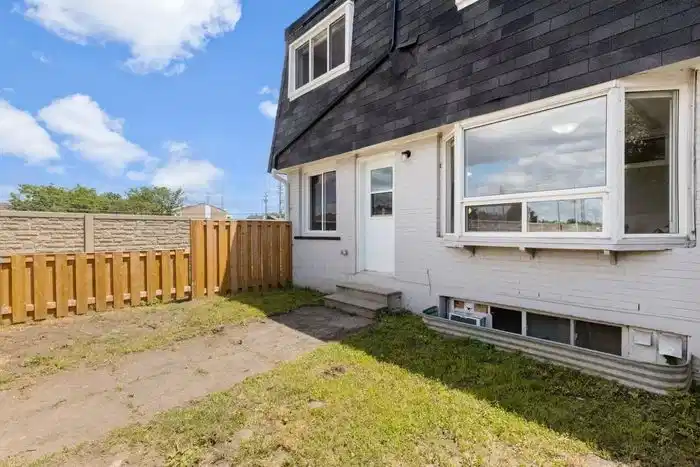 Woodroffe Place, Ottawa - Ottawa, Canada - Exterior