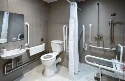 Common Area?w=400&h=260&fit=crop&q=40&auto=format&trim=auto