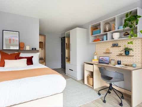 5 Bed Premium En Suite - Bedroom