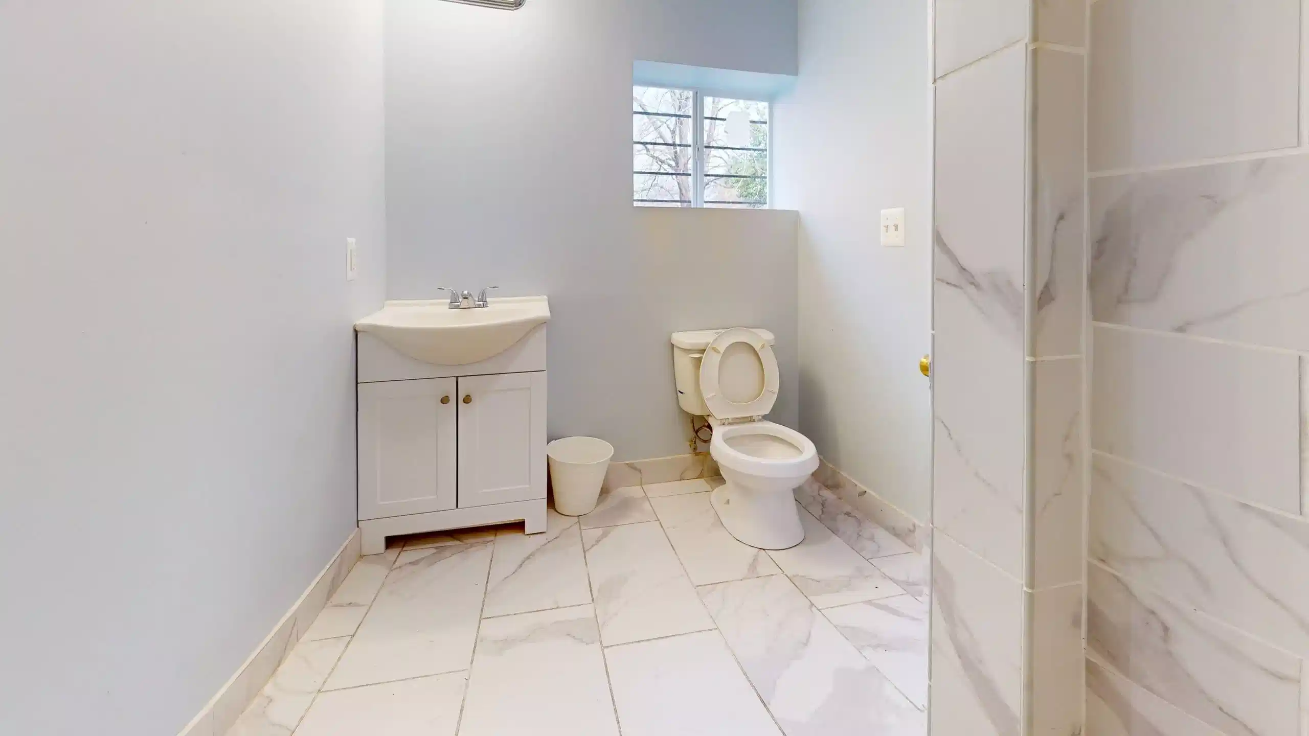 Common Area?w=400&h=260&fit=crop&q=40&auto=format&trim=auto