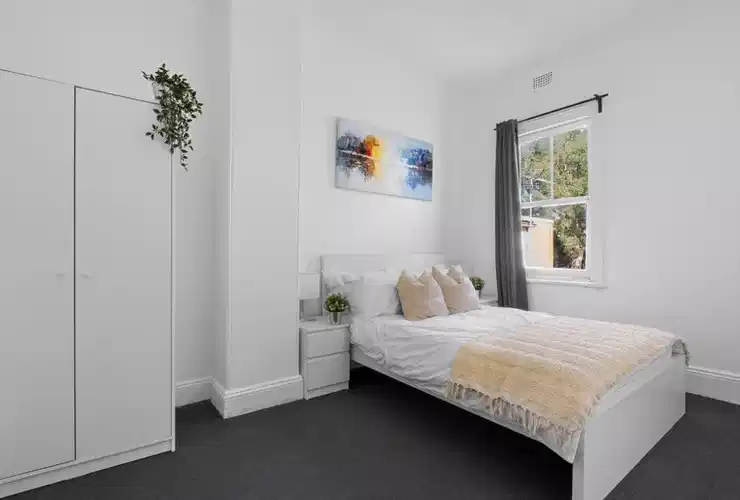 Room 1 - Bedroom?w=400&h=260&fit=crop&q=40&auto=format&trim=auto