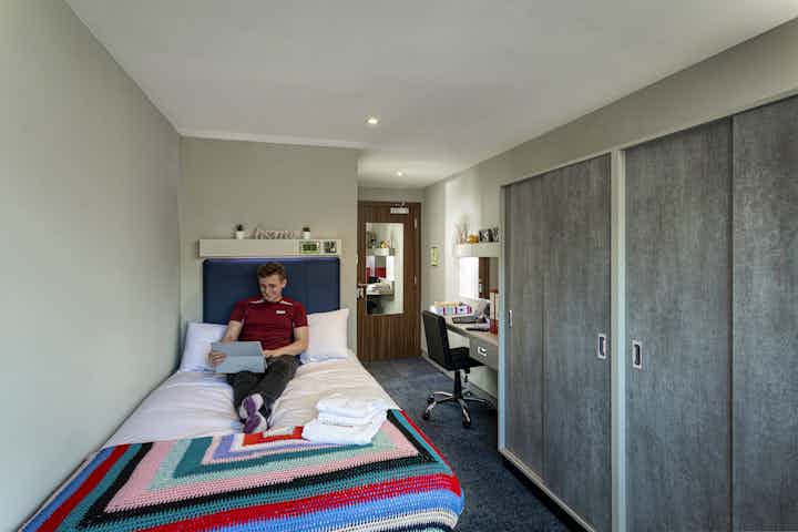 Ensuite Serviced Apartment   Platinum - Bedroom