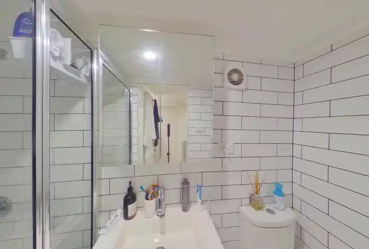Room 1 - Bedroom?w=400&h=260&fit=crop&q=40&auto=format&trim=auto