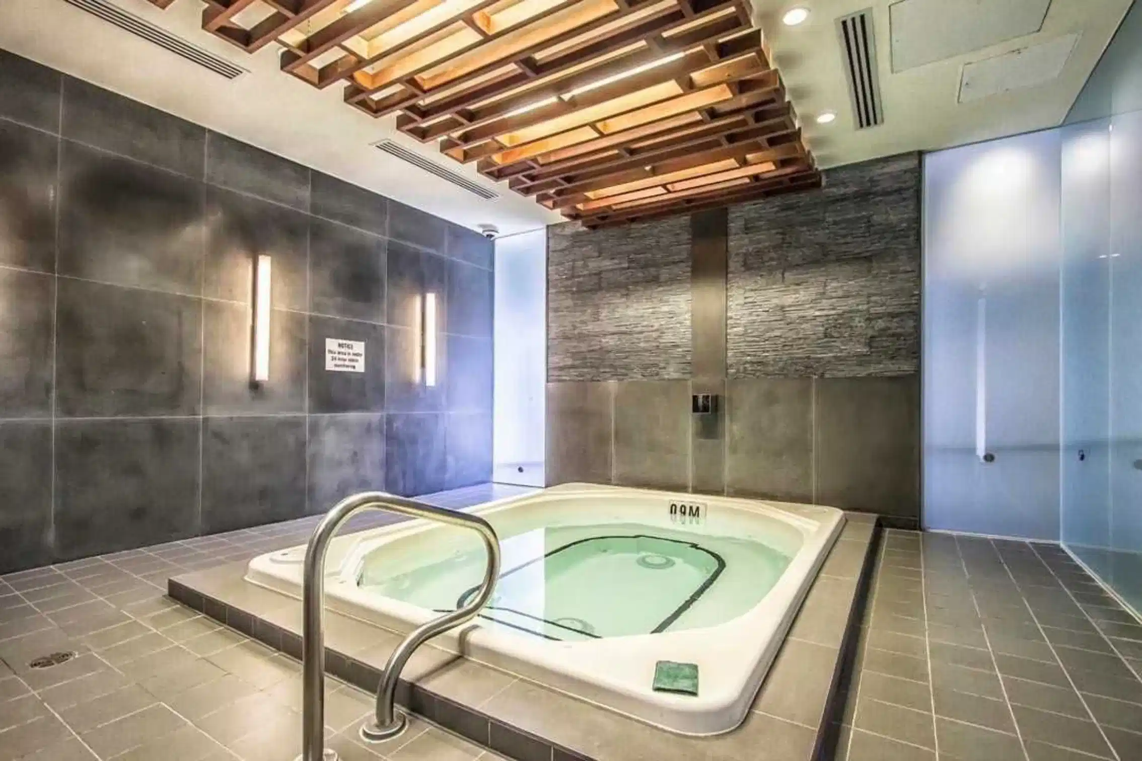 Bathroom?w=400&h=260&fit=crop&q=40&auto=format&trim=auto