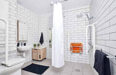 Common Area?w=400&h=260&fit=crop&q=40&auto=format&trim=auto