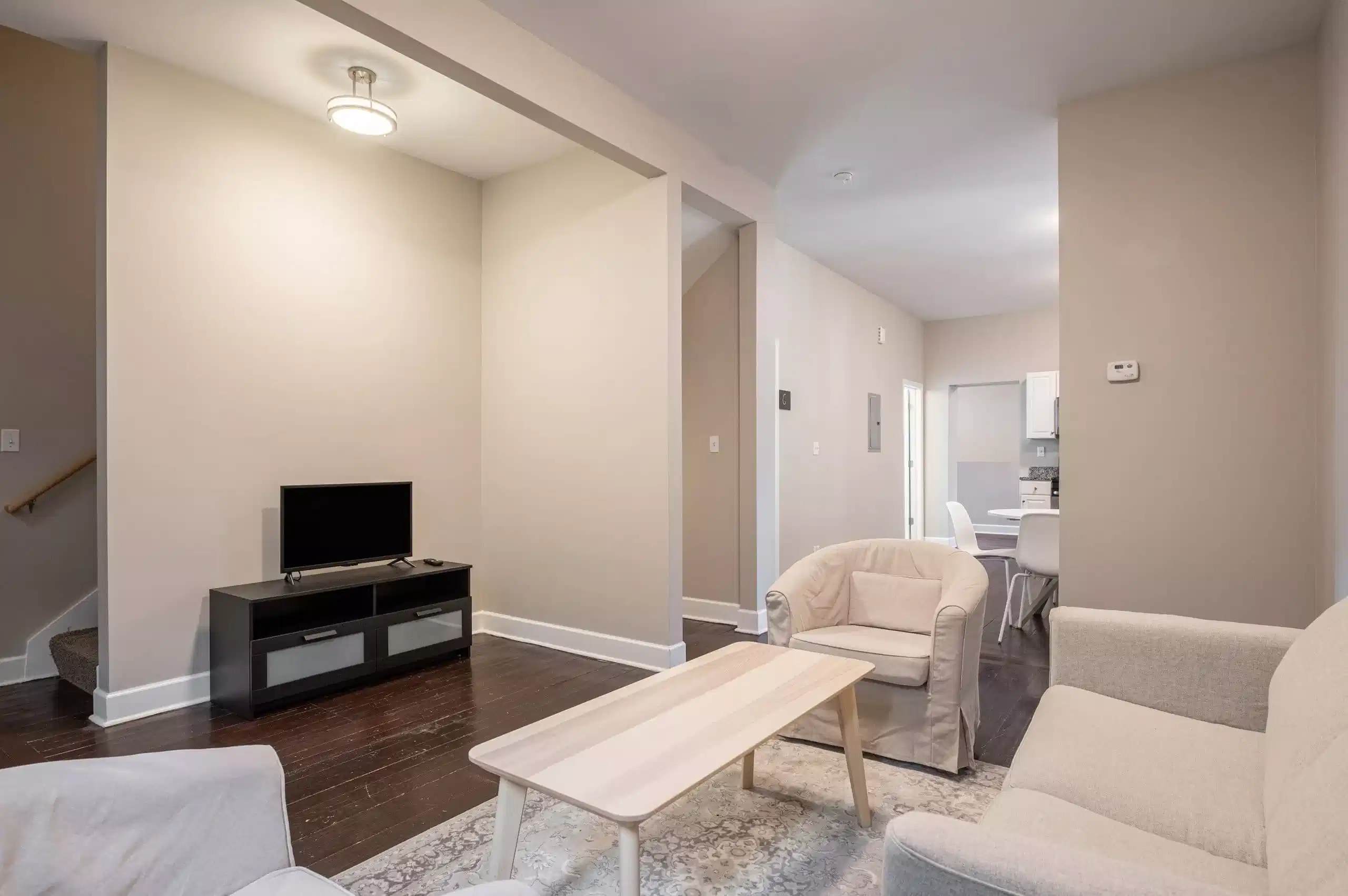 Common Area?w=400&h=260&fit=crop&q=40&auto=format&trim=auto