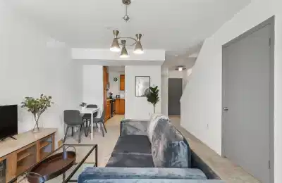 Common Area?w=400&h=260&fit=crop&q=40&auto=format&trim=auto