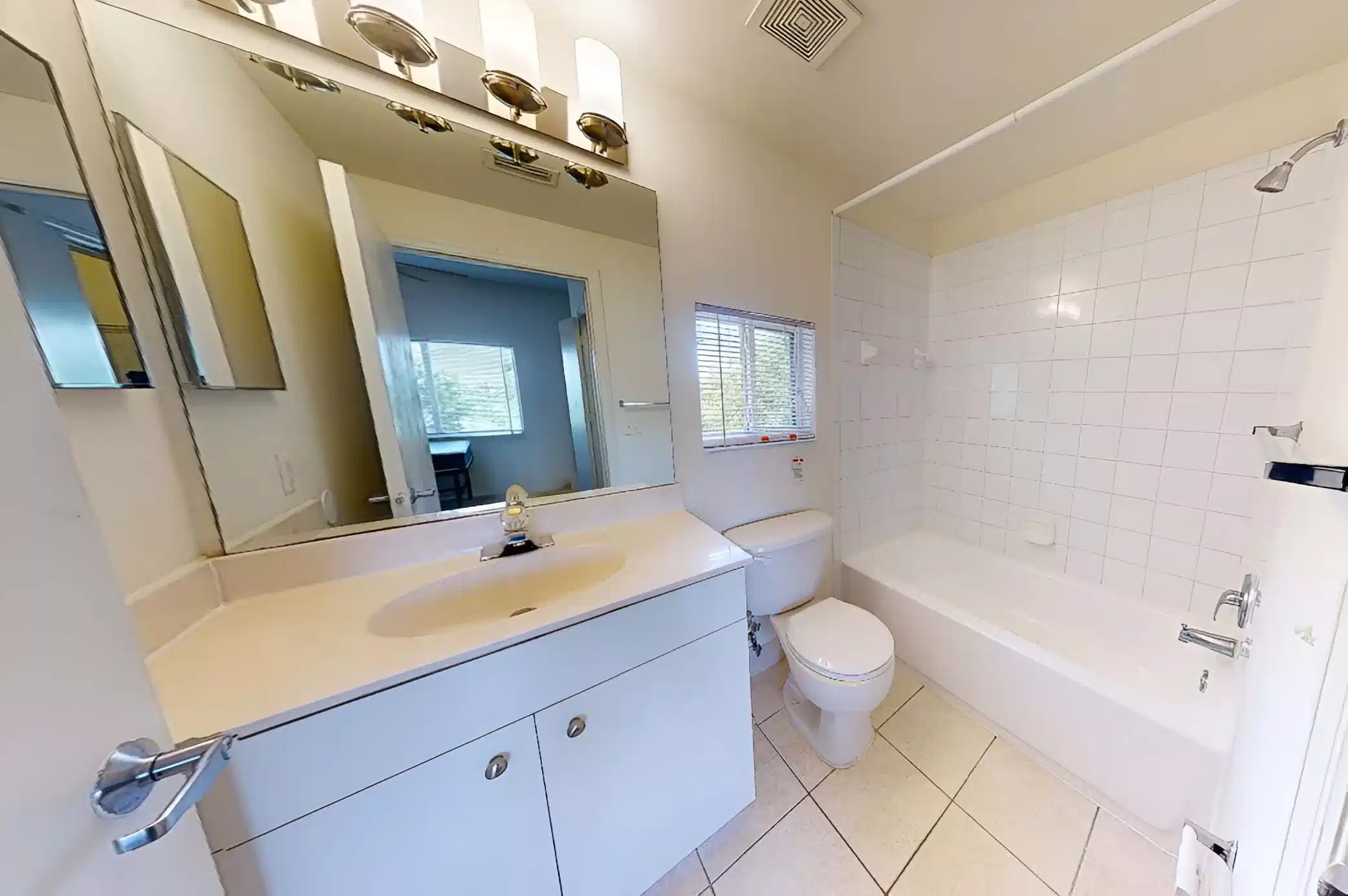 Amenities?w=400&h=260&fit=crop&q=40&auto=format&trim=auto