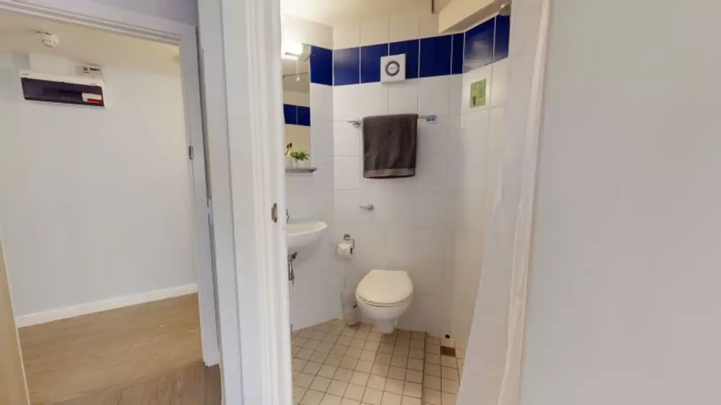 Amenities?w=400&h=260&fit=crop&q=40&auto=format&trim=auto