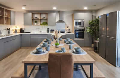 Amenities?w=400&h=260&fit=crop&q=40&auto=format&trim=auto