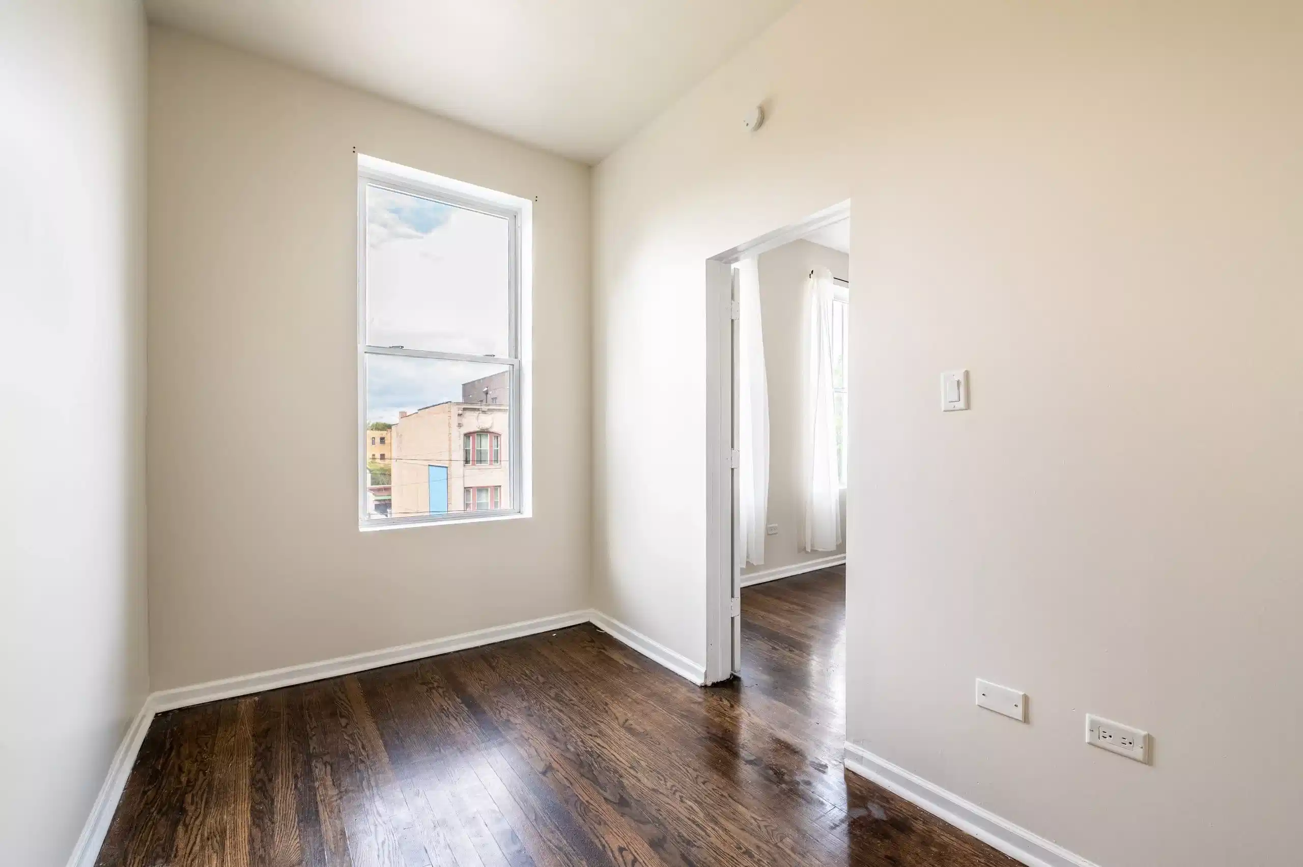 Common Area?w=400&h=260&fit=crop&q=40&auto=format&trim=auto