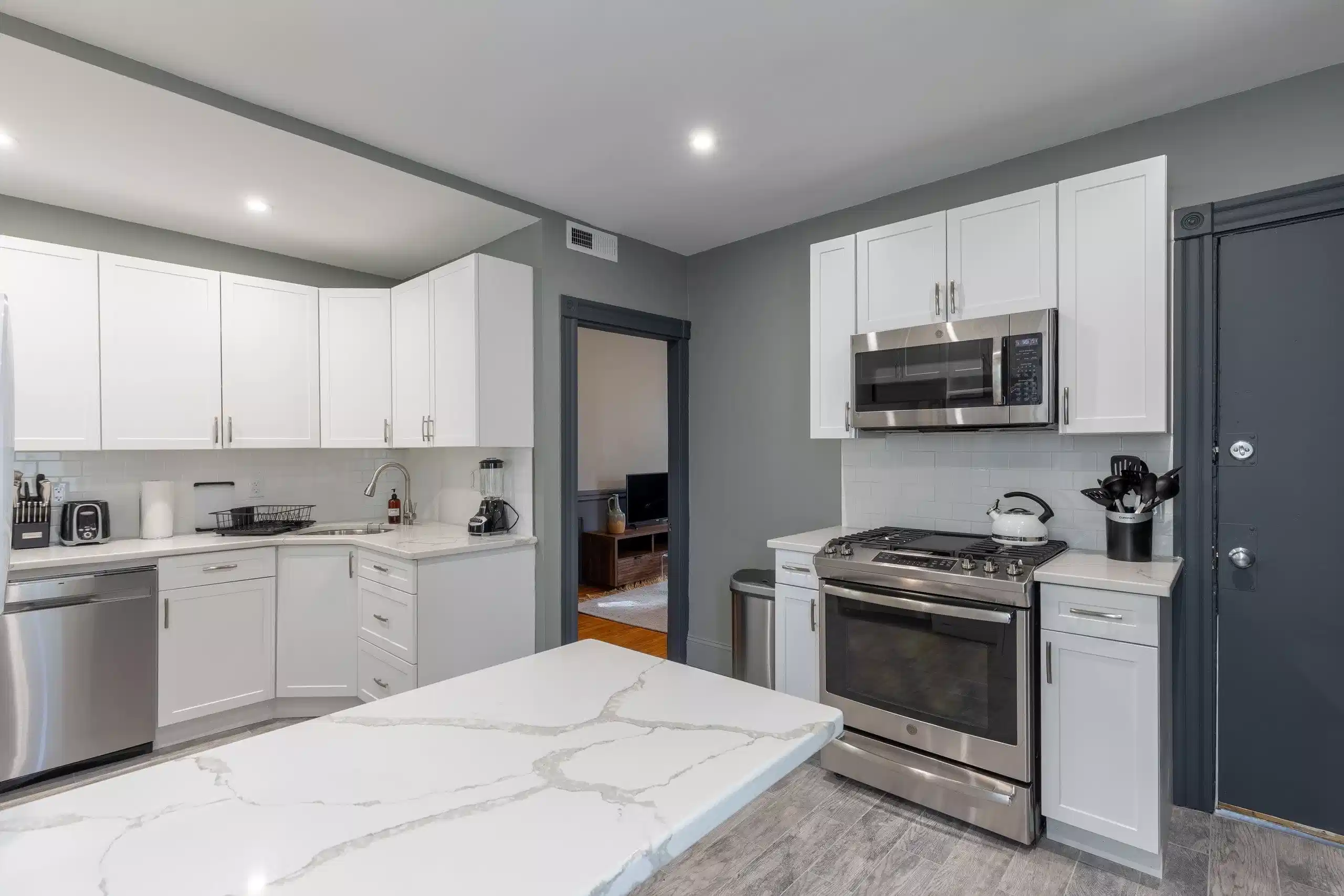 Kitchen?w=400&h=260&fit=crop&q=40&auto=format&trim=auto