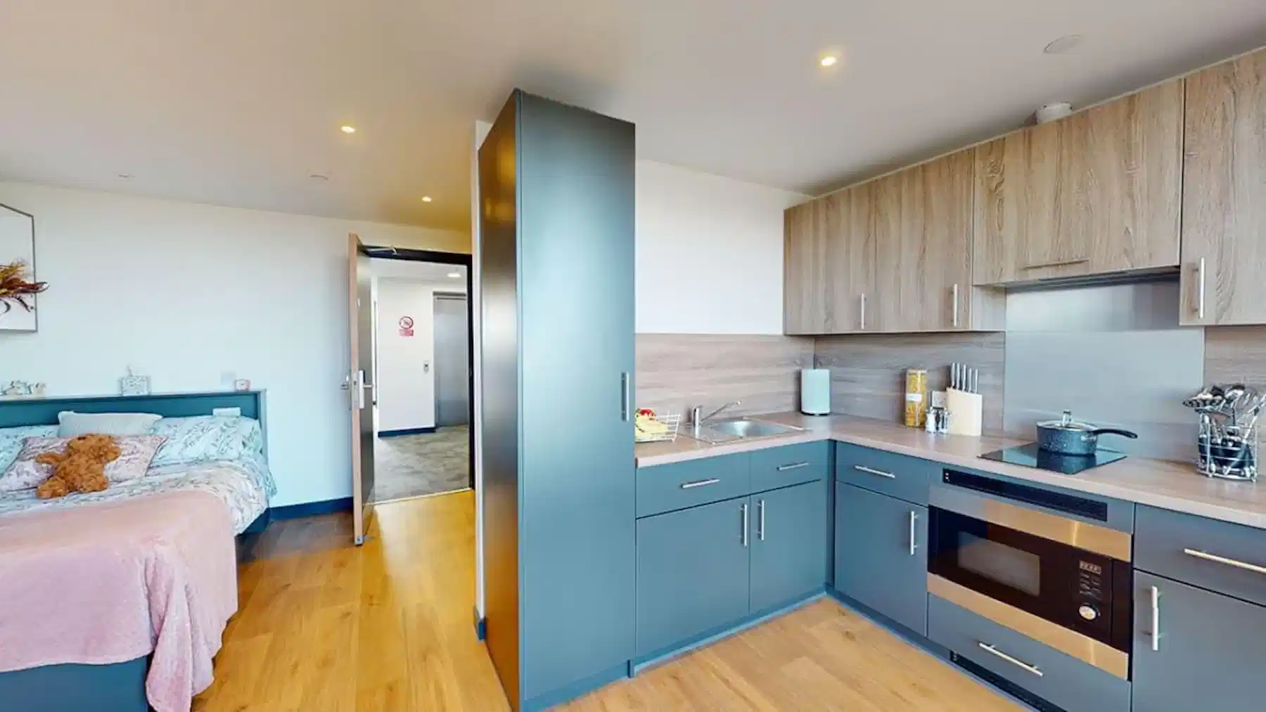 Kitchen?w=400&h=260&fit=crop&q=40&auto=format&trim=auto