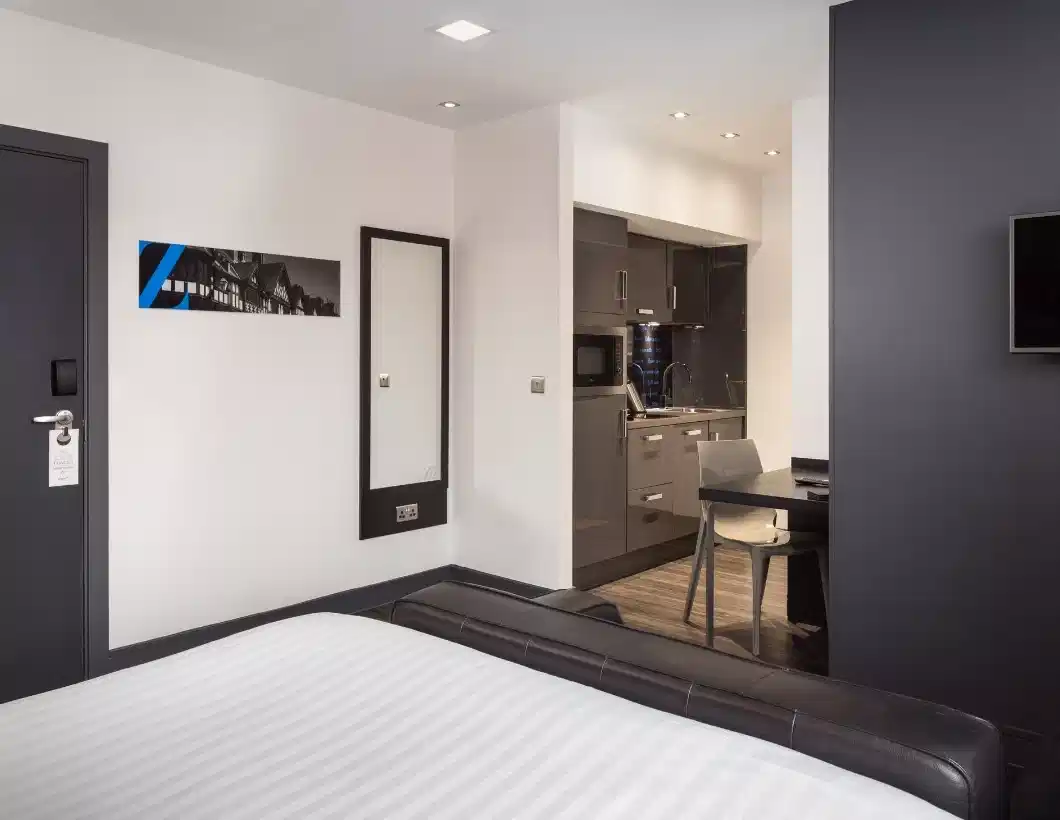 Amenities?w=400&h=260&fit=crop&q=40&auto=format&trim=auto