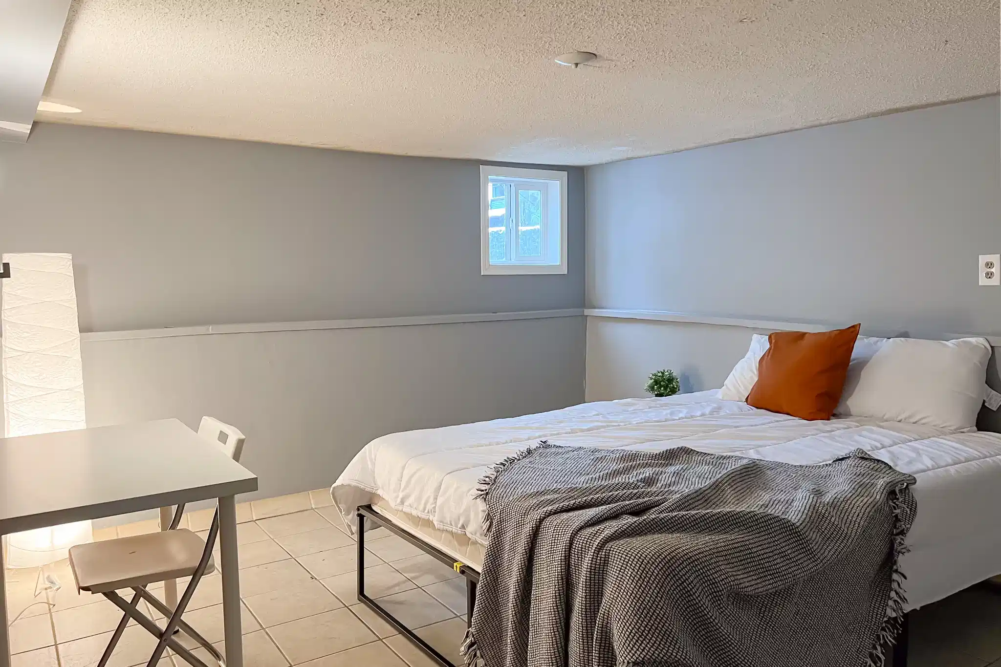 Common Area?w=400&h=260&fit=crop&q=40&auto=format&trim=auto
