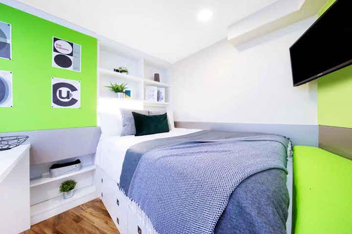 Basic Studio - Bedroom
