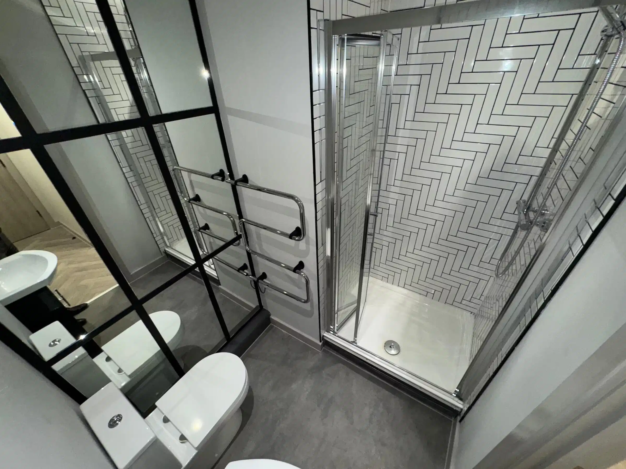 Pearl House, Nottingham - Nottingham, England, United Kingdom - 2 Bedroom Apartment - Bathroom