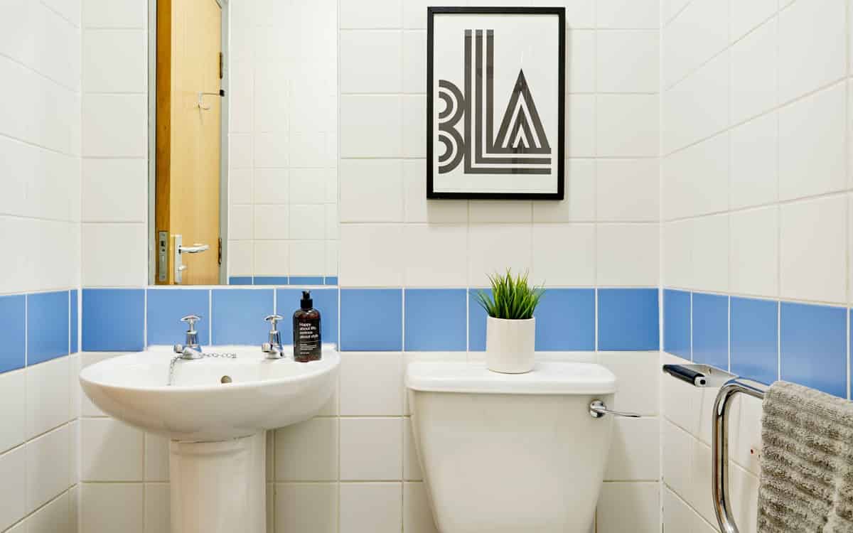 Amenities?w=400&h=260&fit=crop&q=40&auto=format&trim=auto