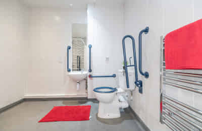 Common Area?w=400&h=260&fit=crop&q=40&auto=format&trim=auto