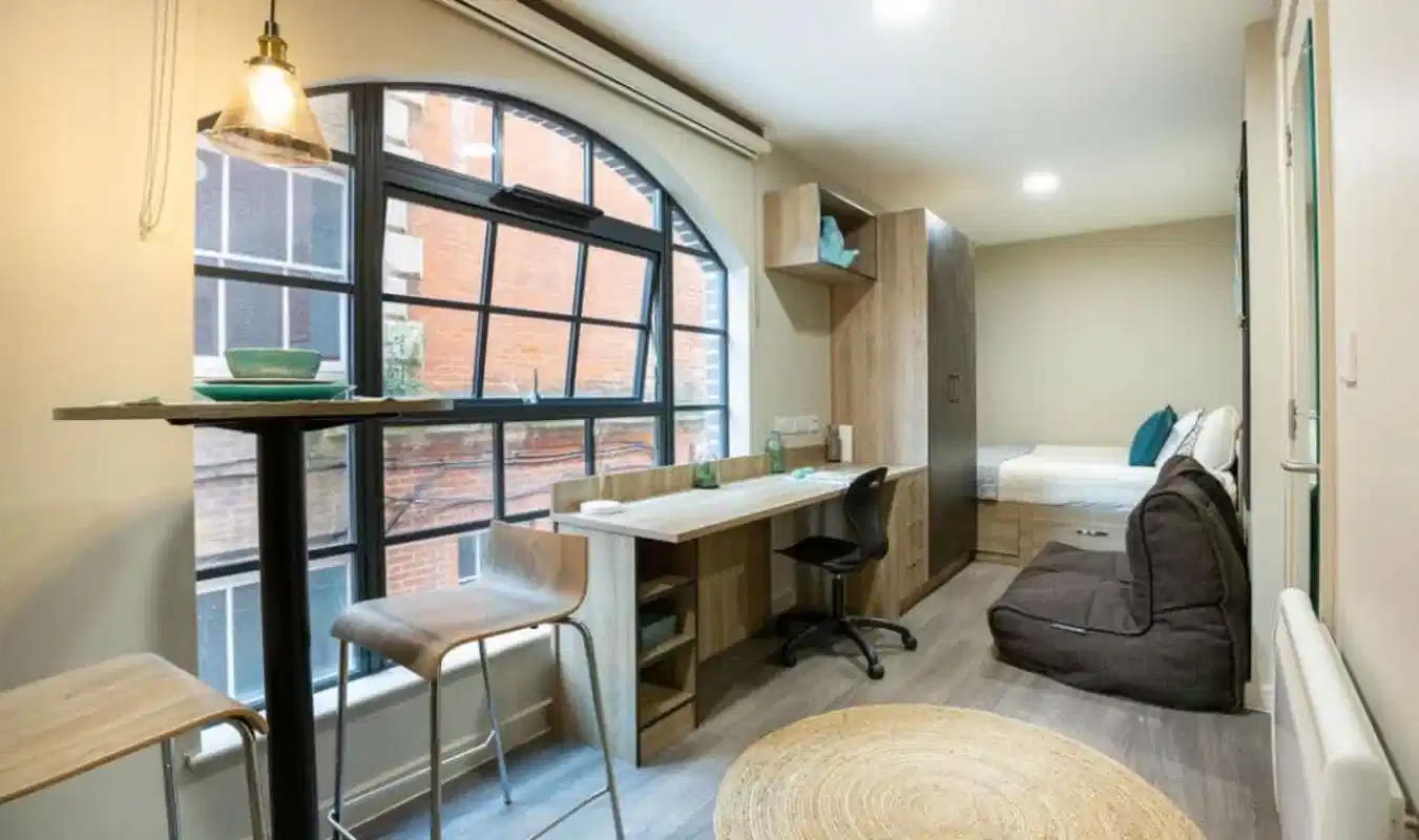 Amenities?w=400&h=260&fit=crop&q=40&auto=format&trim=auto