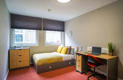 student-accommodation-edinburgh-8-roxburgh-standard-room-1