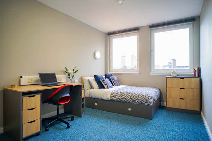 student-accommodation-edinburgh-8-roxburgh-classic-room-3