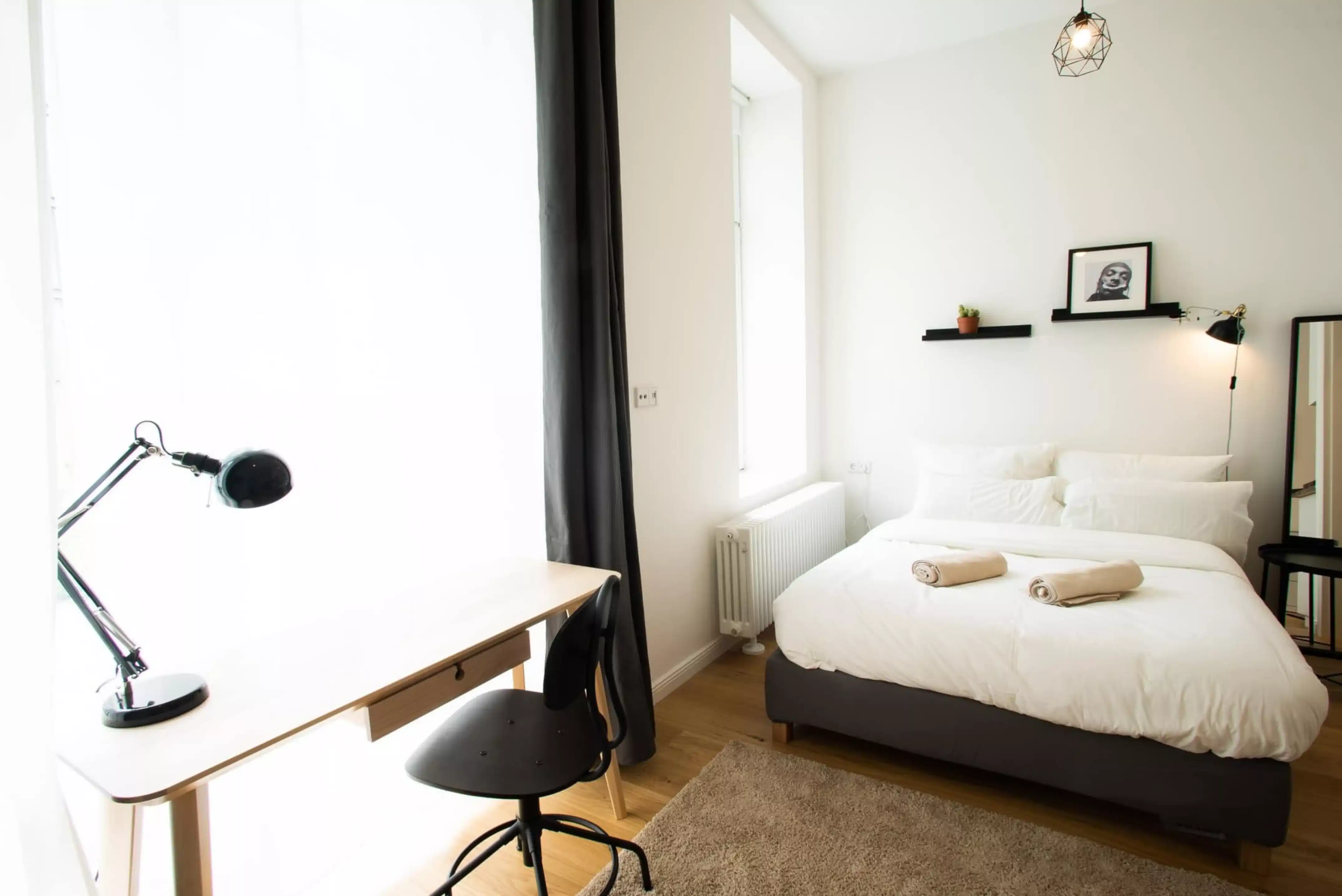 Studio - Bedroom?w=400&h=260&fit=crop&q=40&auto=format&trim=auto