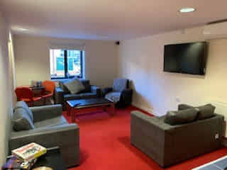 Amenities?w=400&h=260&fit=crop&q=40&auto=format&trim=auto