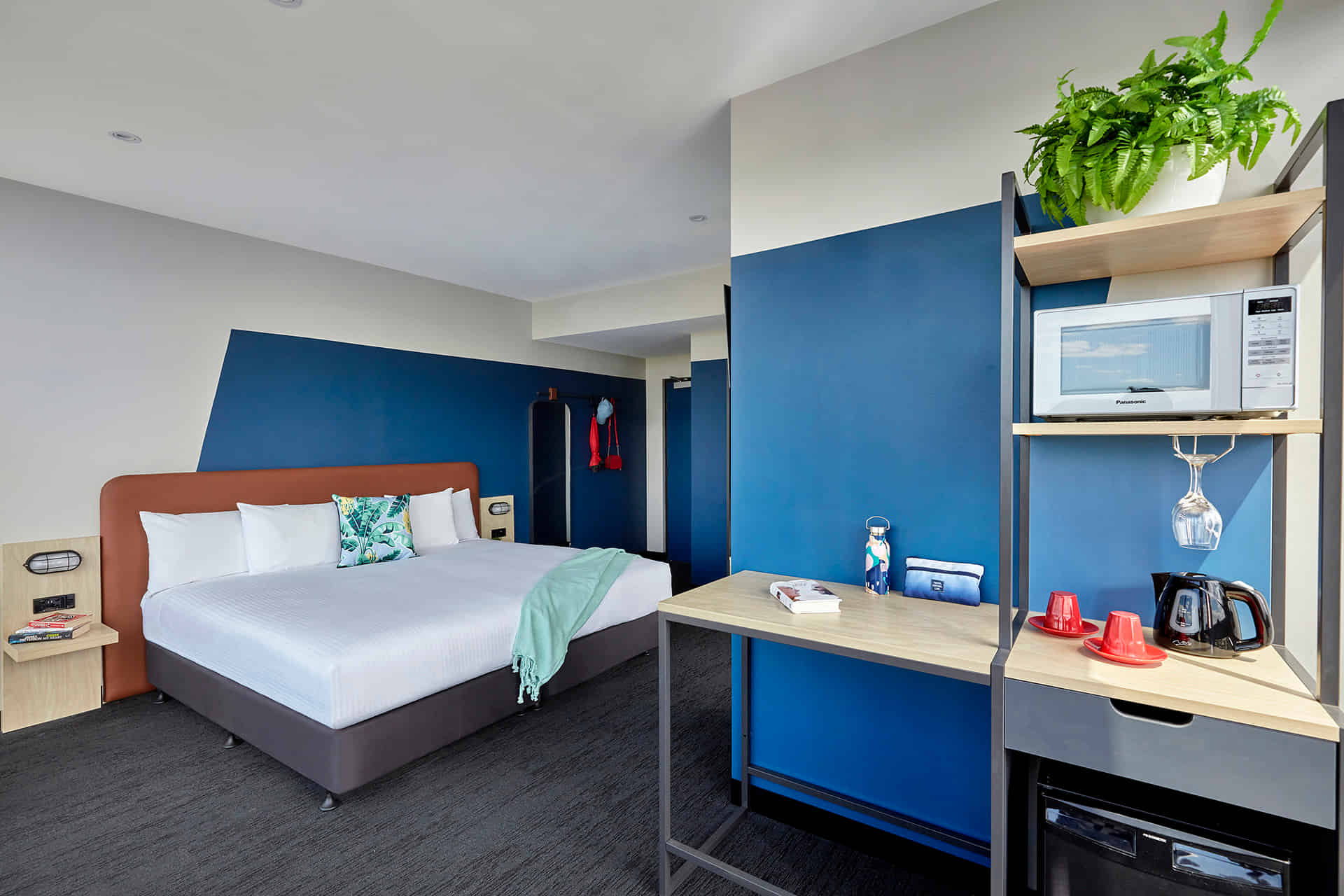 Amenities?w=400&h=260&fit=crop&q=40&auto=format&trim=auto