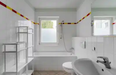 Private Room - Bathroom?w=400&h=260&fit=crop&q=40&auto=format&trim=auto