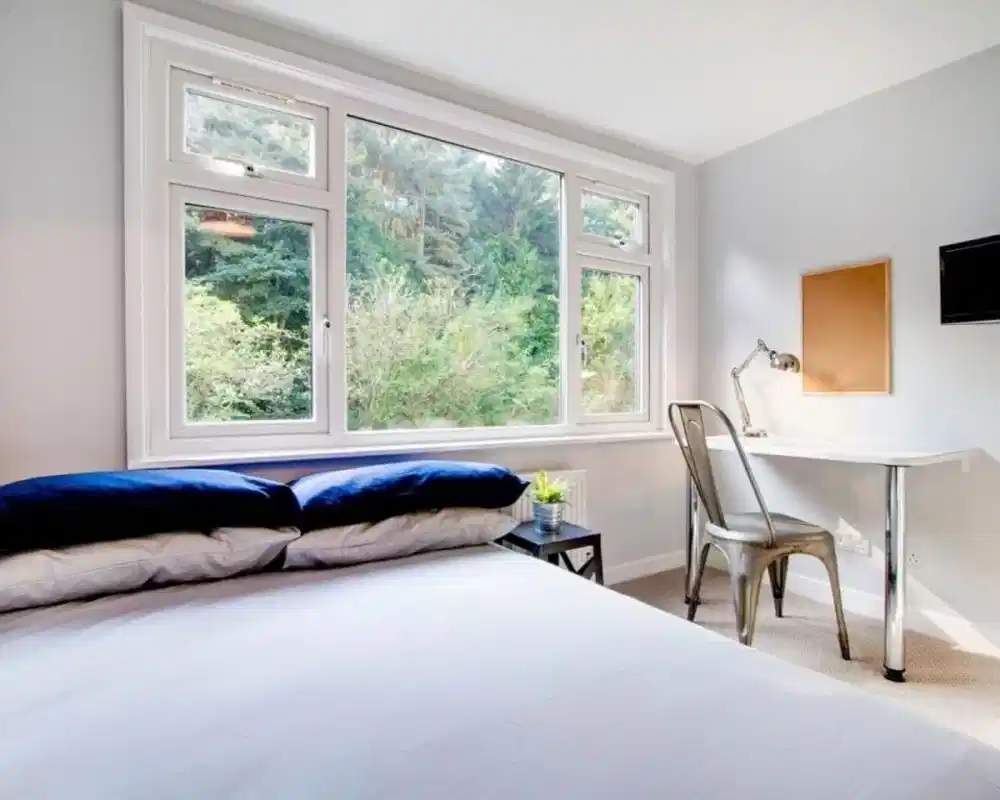Bedroom 1 - Common Area?w=400&h=260&fit=crop&q=40&auto=format&trim=auto