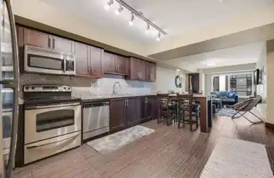 King Street Towers, Waterloo - Waterloo, Ontario, Canada - Kitchen