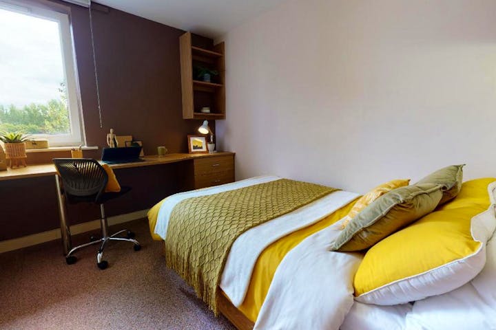 Leeds-Bedrooms-Gold_En_Suite(6)