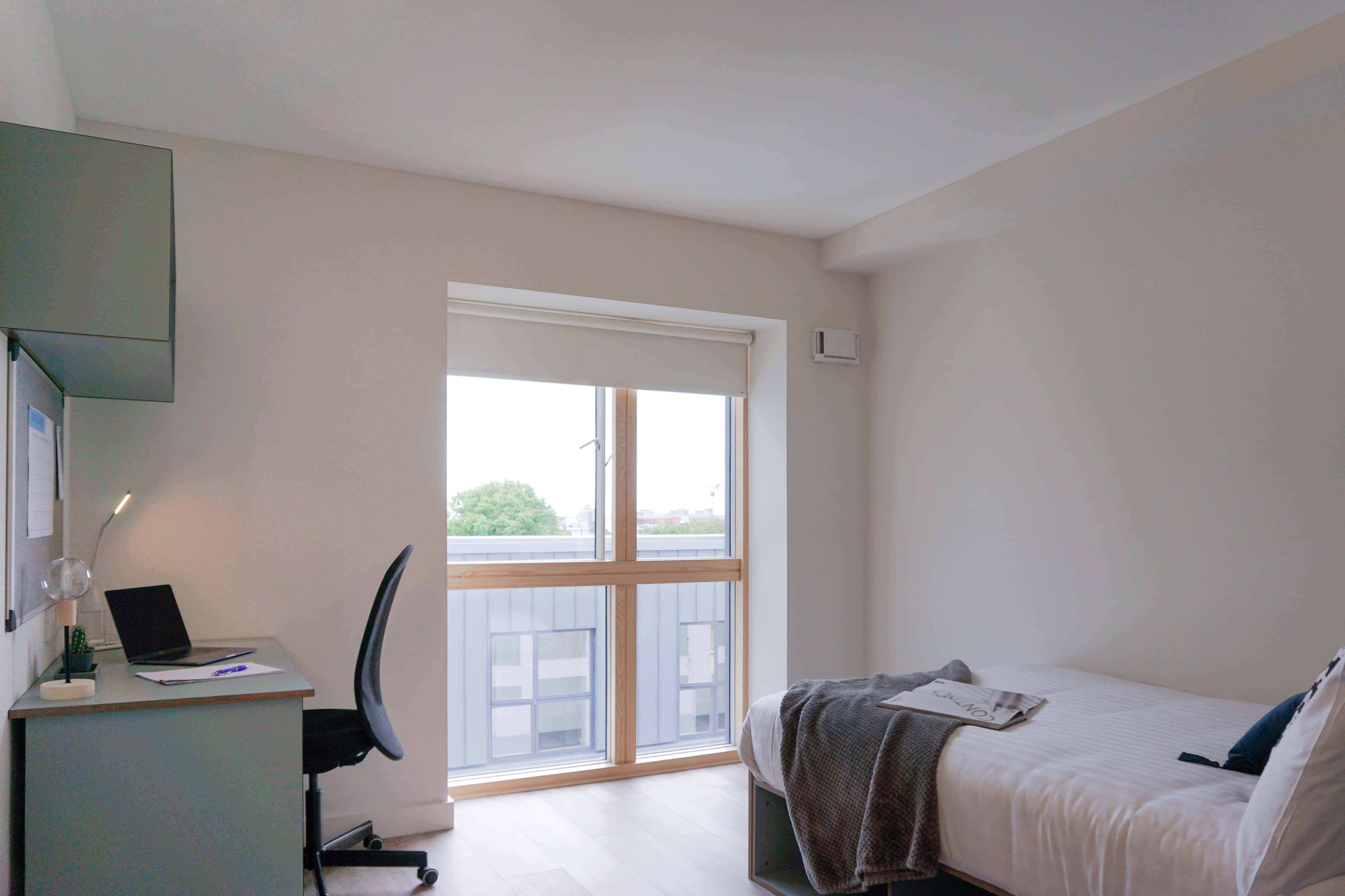 Swuite Dublin - Dublin, Ireland - Deluxe Room (2)