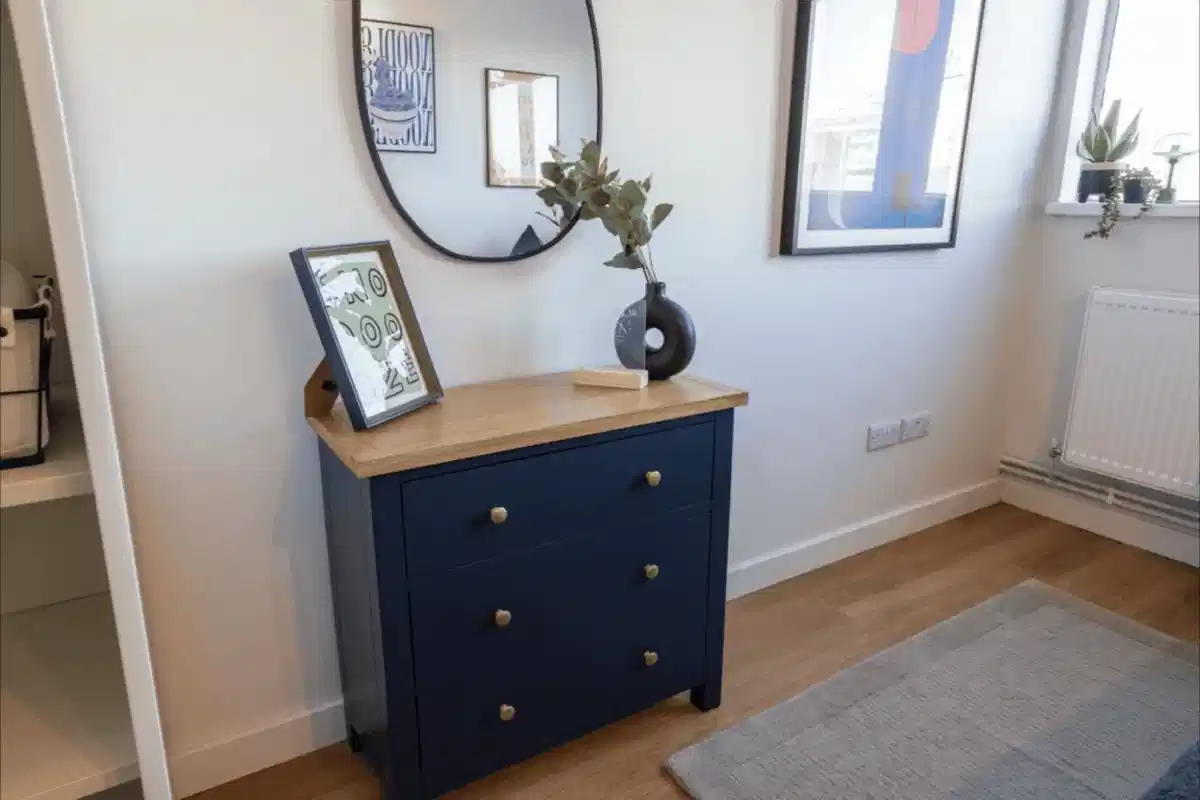 Room in a 5 Bedroom Apartment, TW1X, London TW1 4AD (Flat 6) - London, England, United Kingdom - Bedroom 1 - Amenities