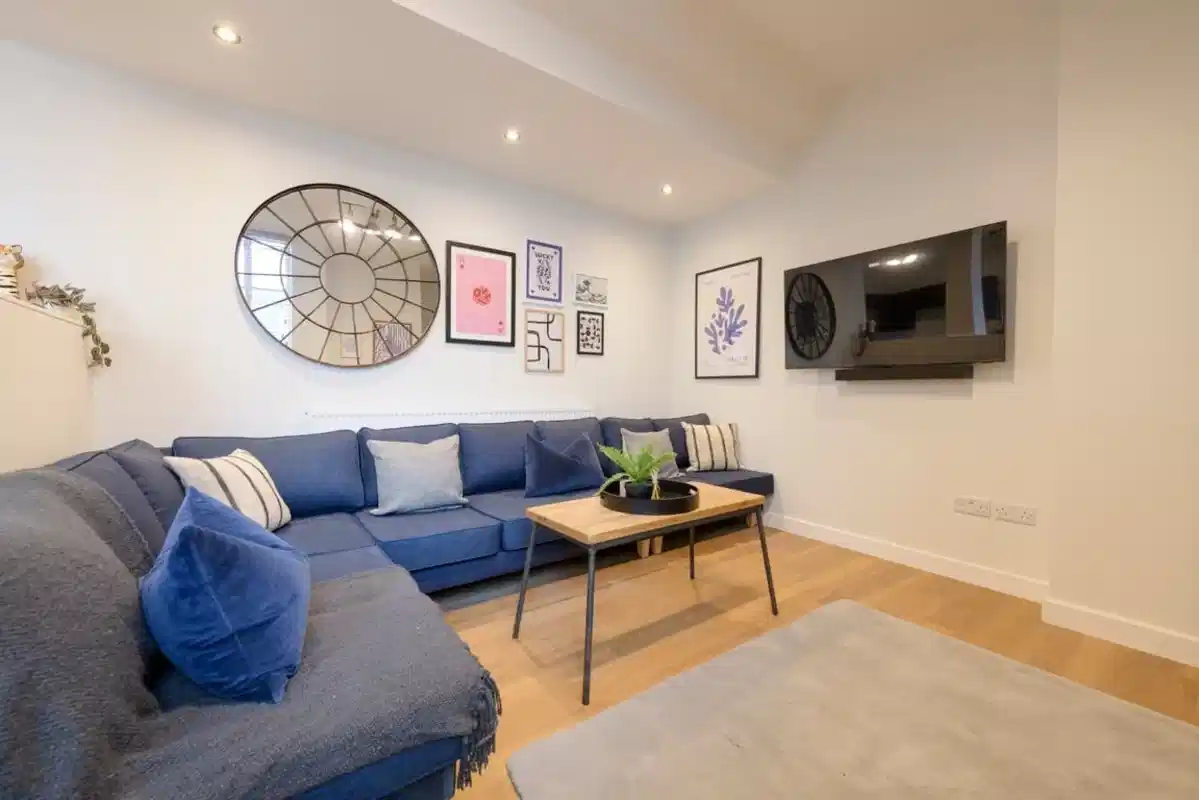 Room in a 8 Bedroom Apartment, TW1X, London TW1 4AD (Flat 7) - London, England, United Kingdom - Common Area