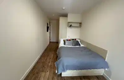 Common Area?w=400&h=260&fit=crop&q=40&auto=format&trim=auto