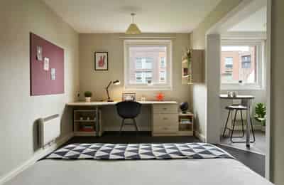 Amenities?w=400&h=260&fit=crop&q=40&auto=format&trim=auto