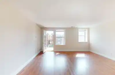 Exterior?w=400&h=260&fit=crop&q=40&auto=format&trim=auto