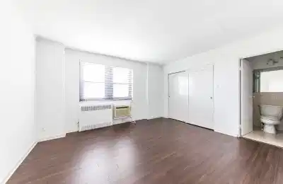 Kitchen?w=400&h=260&fit=crop&q=40&auto=format&trim=auto